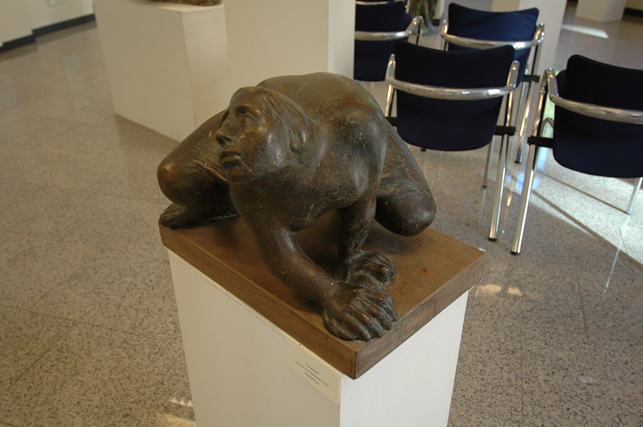 Composizione nella terra madre, 1978 Bronzo con basamento, 24x36x35 cm. Provenienza Milano, Collezione privata. Opera archiviata presso Associazione Culturale Dino Paolini Scultore, Milano Esposizioni 14 aprile - 8 maggio 2016 Teatro Dal Verme, Sala Terrazzo, Milano