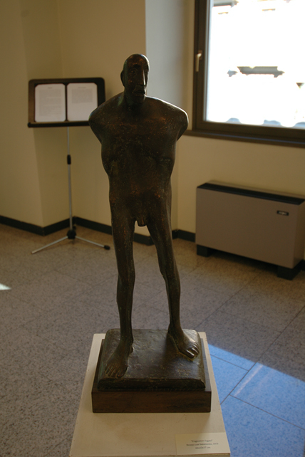 Bronzo con basamento, 64x22x17 cm Provenienza Milano, Collezione privata Opera archiviata presso Associazione Culturale Dino Paolini Scultore, Milano Esposizioni 14 aprile - 8 maggio 2016 Teatro Dal Verme, Sala Terrazzo, Milano