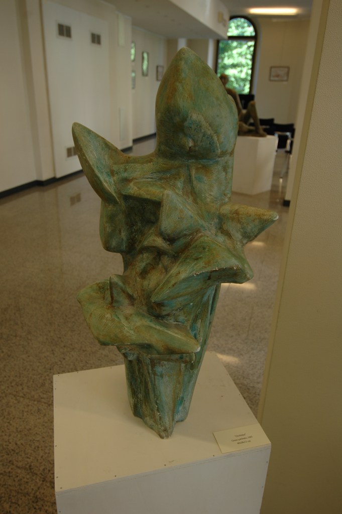 Orchidea, 1985 Gesso patinato, 48x28x12 cm Provenienza Milano, Collezione privata. Opera archiviata presso Associazione Culturale Dino Paolini Scultore, Milano Esposizioni 14 aprile - 8 maggio 2016 Teatro Dal Verme, Sala Terrazzo, Milano